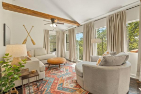 Blueberry Hill Lake House - Cozy Cottage with Beaver Lake in Back Yard!